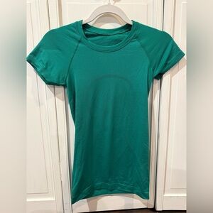 Lululemon Swiftly Tech Women’s Short Sleeve Active Tee in green size 0